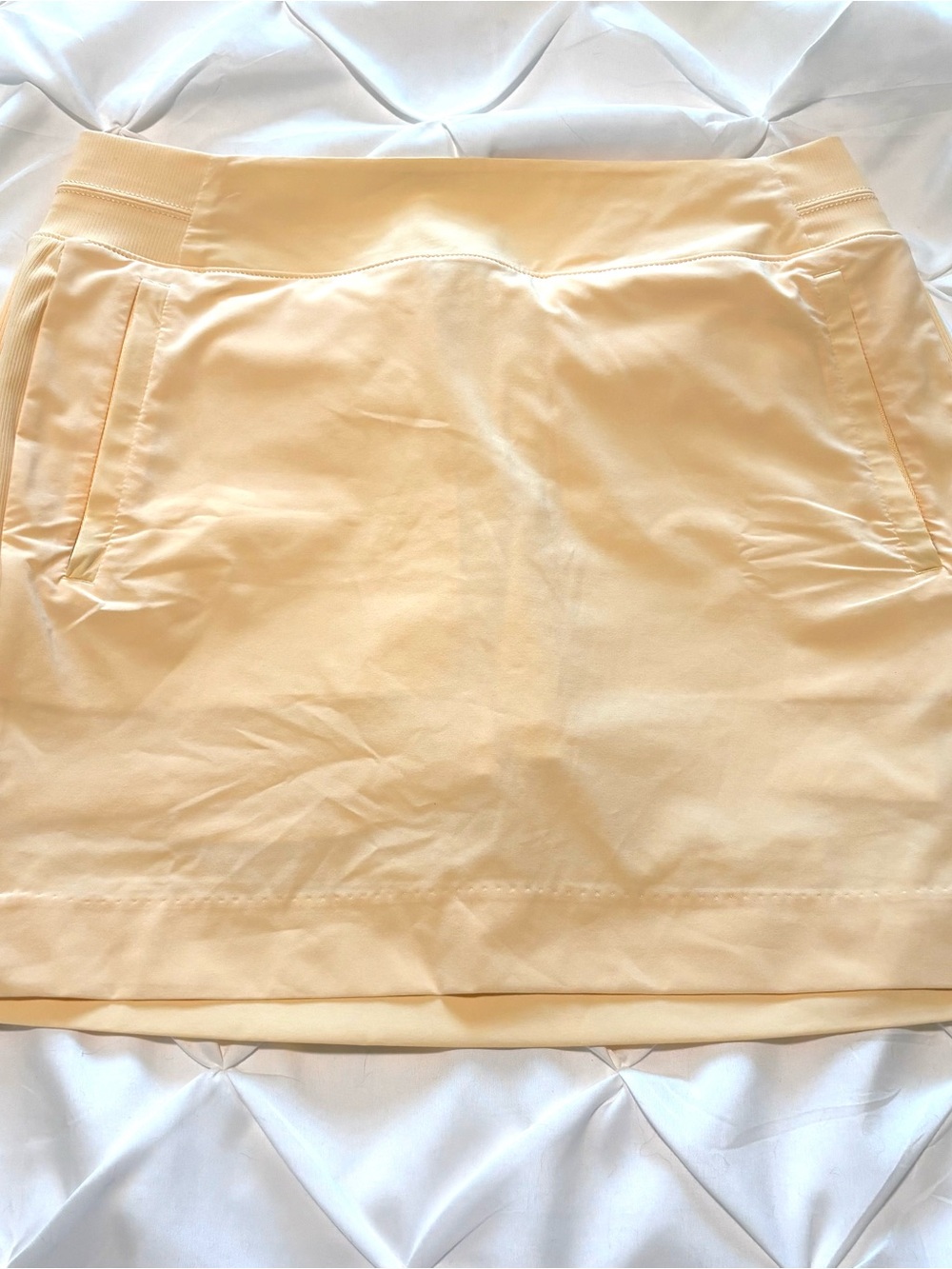 Athleta Brooklyn Mid-Rise 16in Skort Size 10 Butter Yellow Like New
